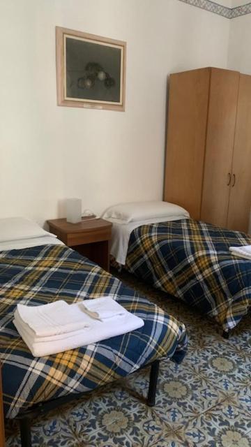 Albergo Pensione Ardenza Self Check-In Livorno Buitenkant foto