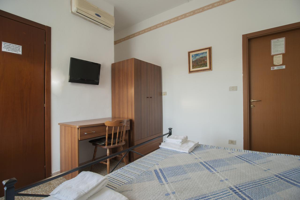 Albergo Pensione Ardenza Self Check-In Livorno Buitenkant foto